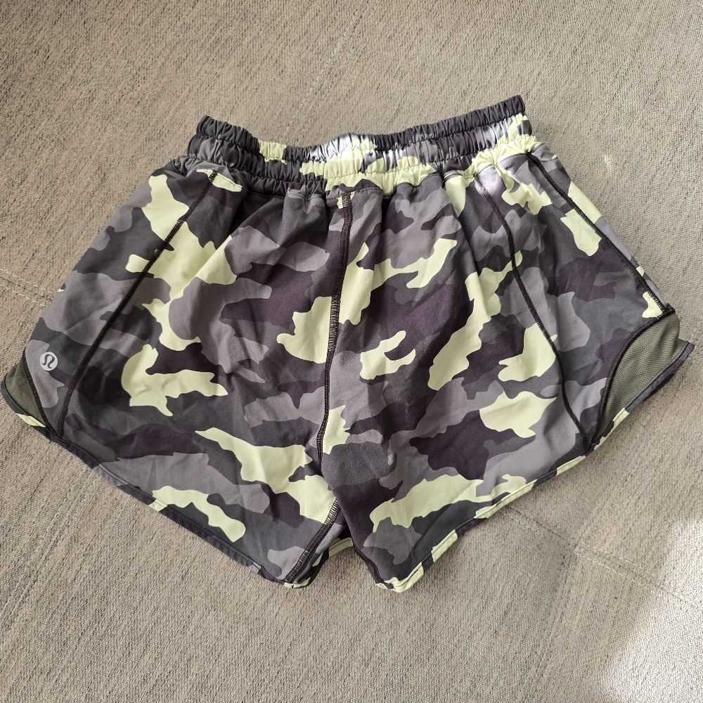 Lululemon Camo Print Running Women's Shorts Sz 4 Tall - Picture 5 of 8